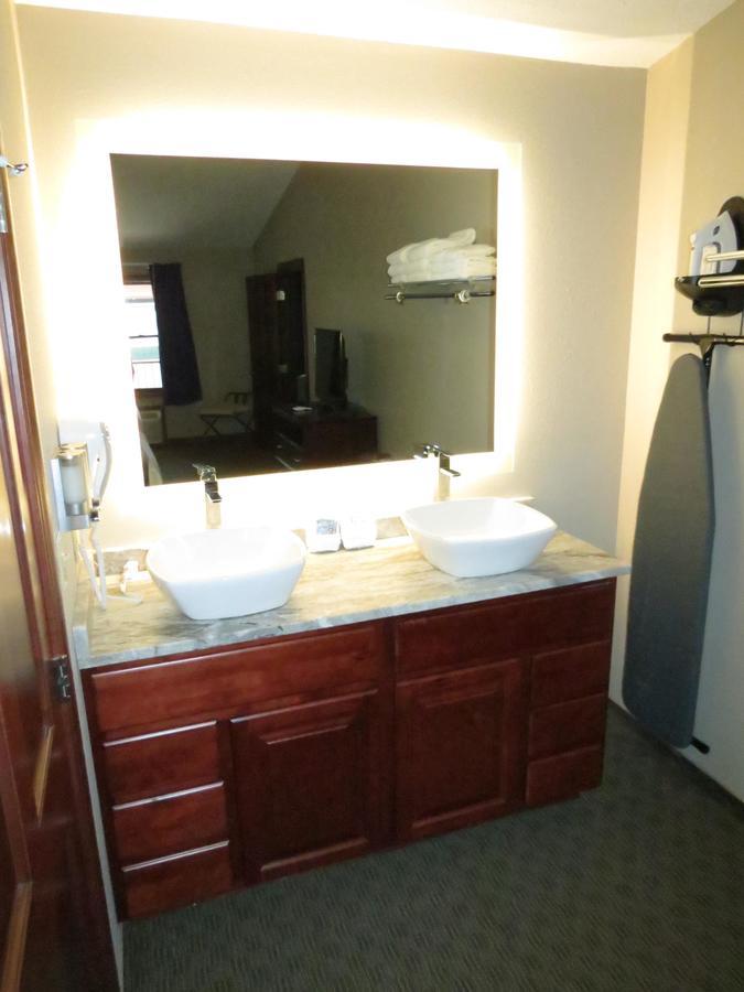Edgewater Hotel&Suites Put-in-Bay Exterior foto