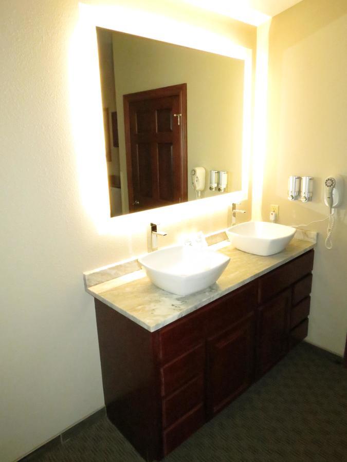 Edgewater Hotel&Suites Put-in-Bay Exterior foto